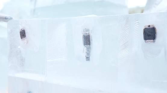 冻一天的儿童电话手表还能正常工作么马竞合作伙伴冰雪世界极寒挑战 冰(图3)